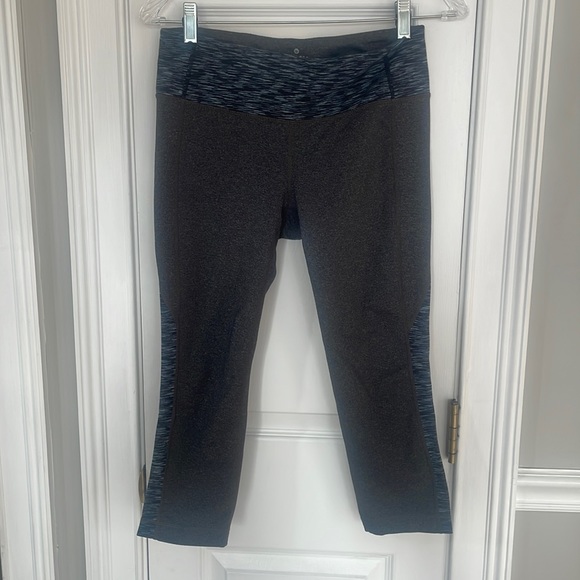 Athleta Pants - Athleta Womens M Splits Revelation Yoga Pilates Gym Capri Leggings Blue Gray